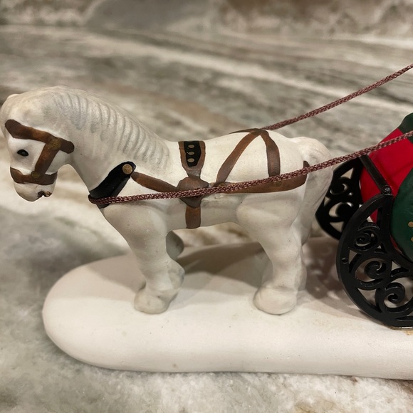 Lemax Village Collection Porcelain Loading The Gifts Porcelain Carriage W Kids - Picture 9 of 10